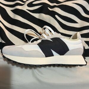 New Balance 327 black white M8 W9.5